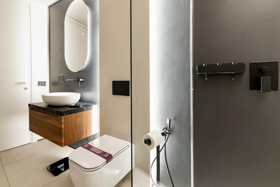 Luxurious Bathroom with high-end finishes